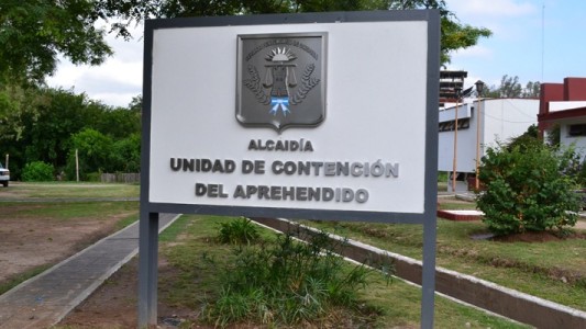 Un joven de 19 años envía mensajes burlones a la madre de su víctima mientras está detenido