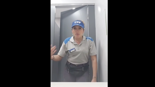 "Quisieron pegarme": el peor momento de la playera de estación de servicio que fue viral al contar su sueldo