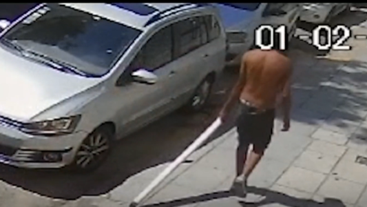 Brutal ataque de trapitos a un médico que no quiso pagarles: le pegaron con un palo con clavos