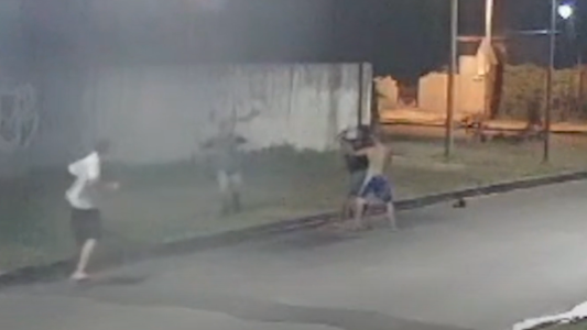 Patota mató a un chico de 15 años en la puerta de su casa: habían discutido por un partido de fútbol