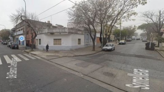 Un policía fue baleado por motochorros en Parque Chacabuco y está en estado reservado