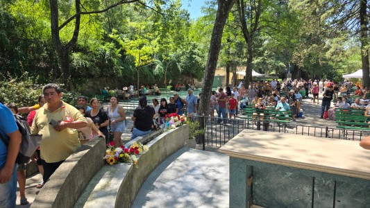 Cada 11 de febrero peregrinos celebran el día de la Virgen de Lourdes: cuáles fueron las promesas este año