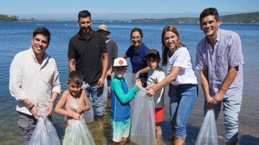 Se llevó a cabo la siembra de peces en el Embalse de Río Tercero y se otorgaron fondos a Pumakawa
