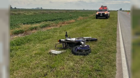 Siniestro fatal: un motociclista falleció tras chocar contra un auto