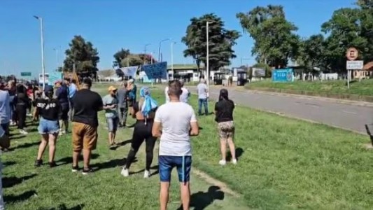 Familiares de oficiales de la Policía Bonaerense marcharon por mejores sueldos y denunciaron precarización laboral