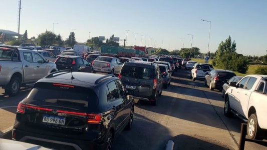 Caos de tránsito en el Aeropuerto de Córdoba tras el choque fatal