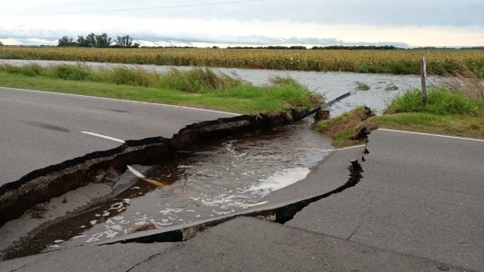 Socavón en la ruta, un colegio dañado y calles cortadas: lo que dejó el temporal en Córdoba