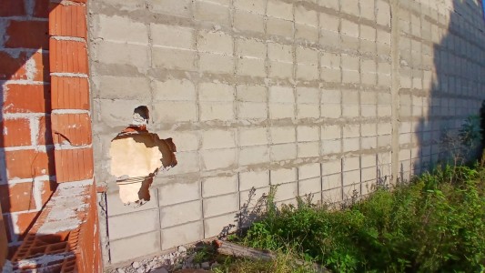 Video: intentó robar en una maderera en barrio Los Robles y quedó atrapado