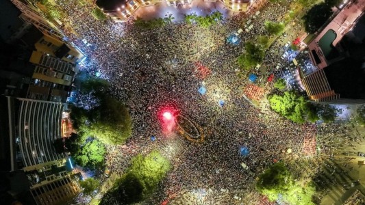 La fiesta en Córdoba: los hinchas de Talleres celebraron la Supercopa en el Patio Olmos