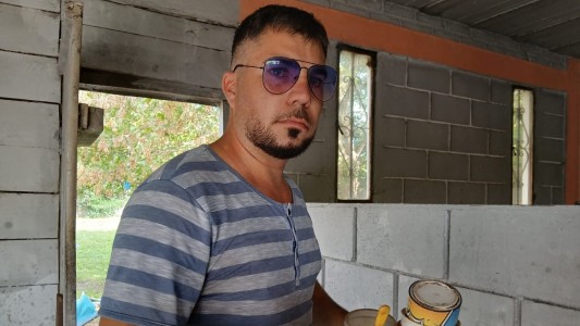 Le entraron a robar, persiguió al ladrón y lo encontró vestido con su ropa