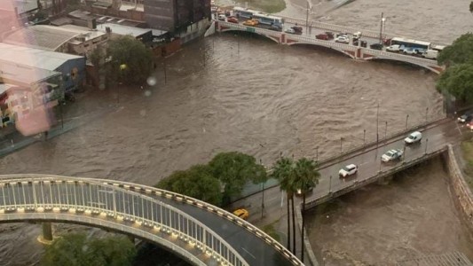 La Costanera continúa cortada tras la crecida del río Suquía: el caudal volvió a aumentar y piden precaución