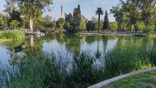 Desagotaron y limpiaron la laguna del Parque Sarmiento por primera vez en su historia
