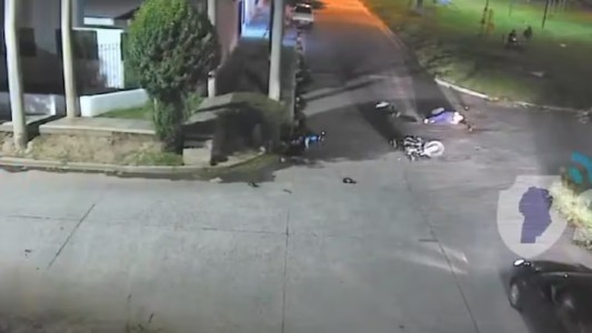 Impresionante choque entre dos motos quedó registrado por las camaras del 911