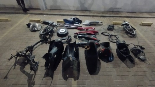Desarticularon una banda que robaba y desarmaba motos