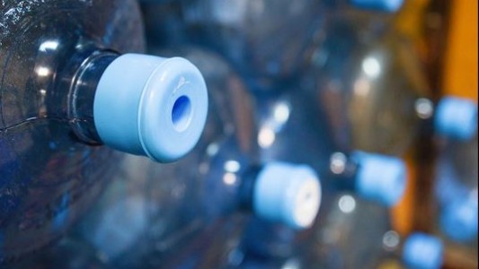 Vendían agua contaminada: solicitan que vayan a juicio los responsables de tres compañías