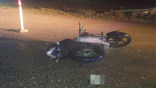 Colonia Caroya: un joven murió tras perder el control de su moto en plena ruta