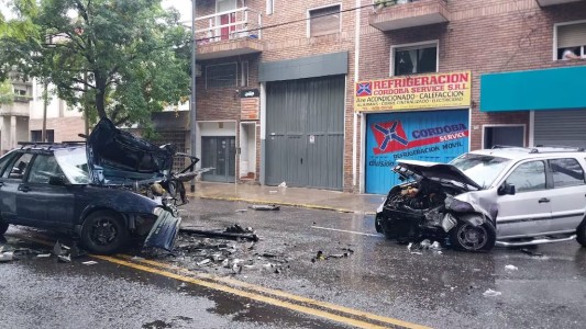 Un hombre falleció luego de chocar contra otro auto en barrio Pueyrredón
