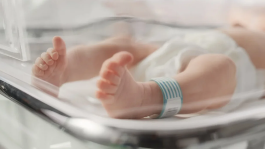 Milagro: abuelas fueron a la morgue a reconocer el cuerpo de su nieto y lo hallaron respirando