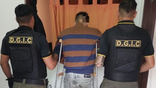 Con la pierna rota, engañaba a choferes de aplicaciones para robarles en Córdoba: lo detuvieron