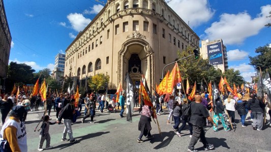 Marcha en el centro de Córdoba: miércoles congestionado y con demoras en el tránsito