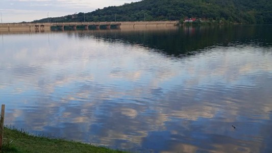 Tragedia en el Dique La Quebrada: fue a nadar, se descompensó y murió