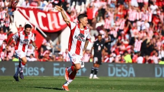 Instituto goleó a Deportivo Riestra en Alta Córdoba
