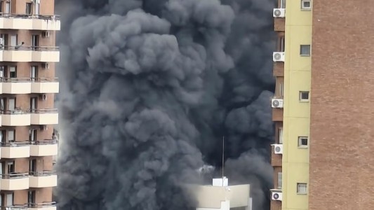 Grave incendio en el edificio de Apross: hubo evacuados