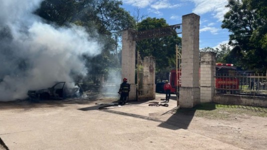 Un vehículo se incendió en el Parque Sarmiento: no hay heridos