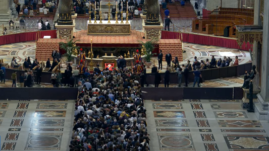 EN VIVO: Multitudinaria despedida al Papa Francisco en la Basílica de San Pedro