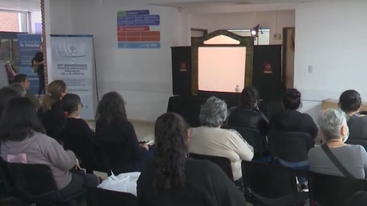 Pacientes presentan su propia obra de títeres en el Hospital Oncológico