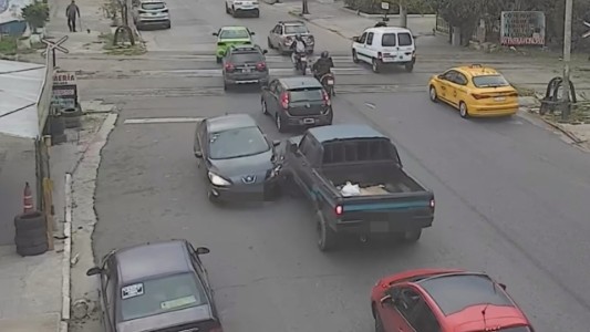 Manejaba alcoholizado y en contramano: chocó a una camioneta en pleno centro de Córdoba