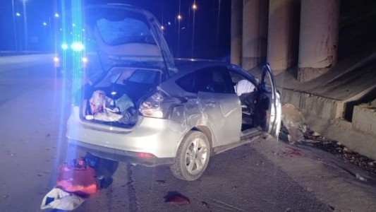 Persecución en Córdoba: escapó de la Policía y cayó desde un puente hacia Circunvalación