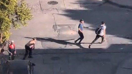 Violento asalto a un estudiante en Córdoba: lo golpearon y le robaron a la salida de la escuela