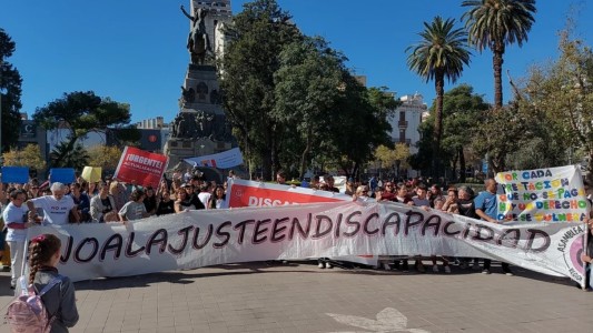 Protestas en el centro de Córdoba: discapacidad, jubilados y CGT se movilizan con distintos reclamos