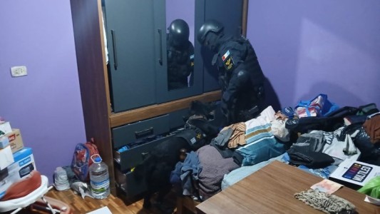 Desarticularon un punto de venta de drogas: una persona quedó detenida