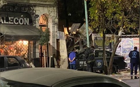 Un patrullero de la Ciudad atropelló y mató a un motociclista en Villa Urquiza