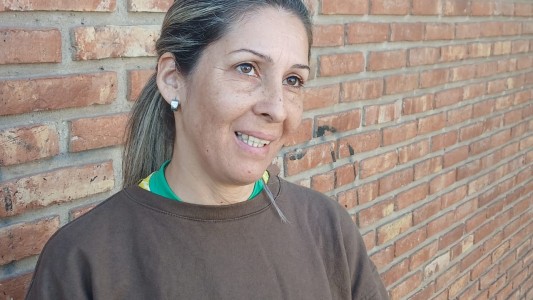 Le robaron la moto y no puede buscar los remedios de su hija: necesita ayuda urgente