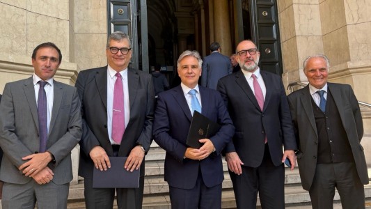 Llaryora anunció un acuerdo con el Gobierno Nacional por la deuda de la Caja: recibirá $60 mil millones