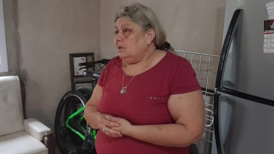 Una mujer denunció que vecinos los atacan debido a que su hija es cadete de la Policía