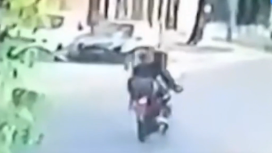 Cuatro heridos por choque de motos: uno de los conductores es bombero y respondía a una emergencia