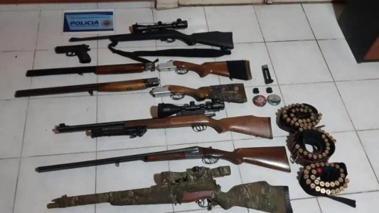 La Carlota: allanaron una casa por una denuncia de violencia de género y descubrieron múltiples armas