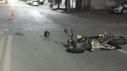 Joven fallece tras choque entre motocicleta y auto en Oncativo