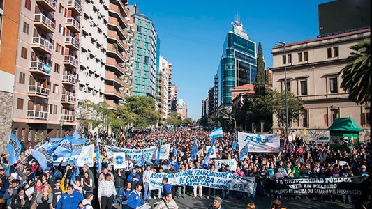 El oficialismo impulsa una nueva regulación para las manifestaciones en Córdoba