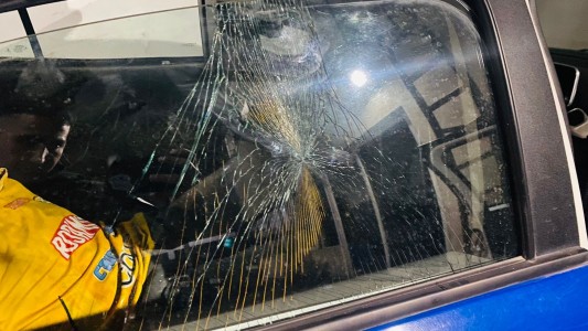 Dos hombres intentaron usurpar un terreno y golpearon a dos policías en barrio Miralta