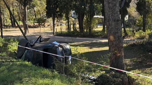 Siniestro fatal: chocó su auto contra un árbol y su acompañante perdió la vida