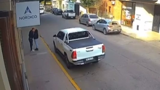 Video: se besaron e intentaron robar una camioneta en Alta Gracia