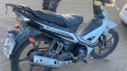 Recuperaron una moto robada y arrestaron a una mujer por agredir a la Policía