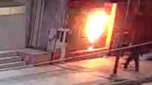 Video: prendieron fuego una casa de Córdoba y escaparon