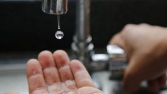 Aguas Córdoba realiza tareas de mantenimiento y pide a vecinos cuidar las reservas de agua