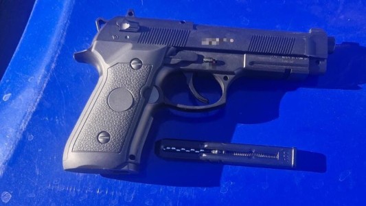 Amenazó a un conductor con un arma falsa y quedó detenido